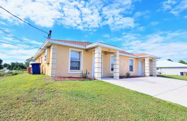 Photo of Nice 3 Bedroom Duplex in Lehigh Acres