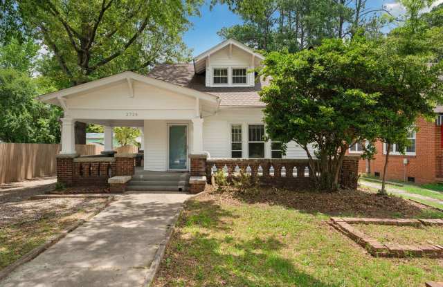 Updated historic Craftsman minutes from downtown and Duke!