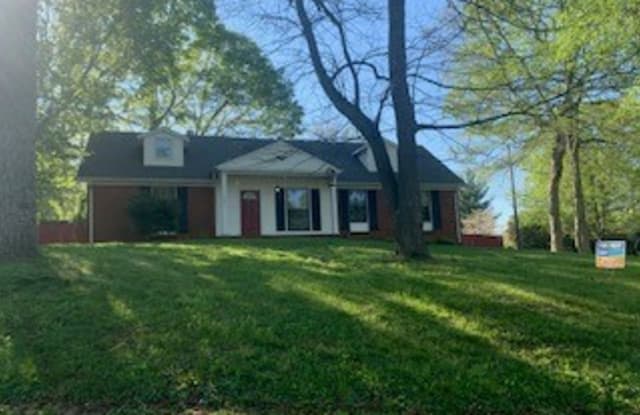 302 Robin Hood Dr - 302 Robin Hood Drive, Clarksville, TN 37042