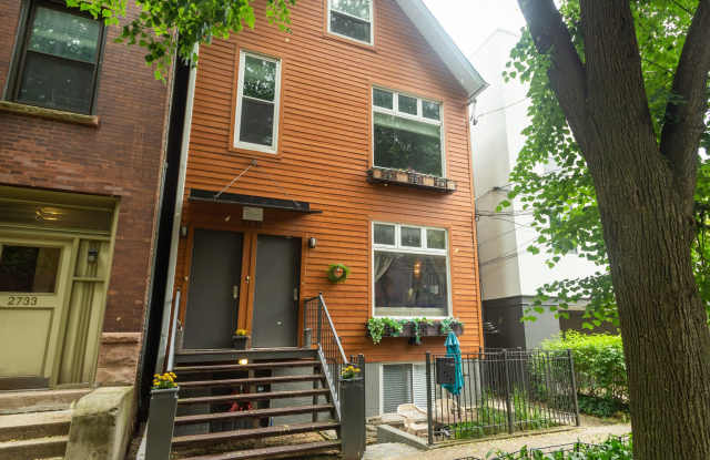 2731 N Seminary Avenue