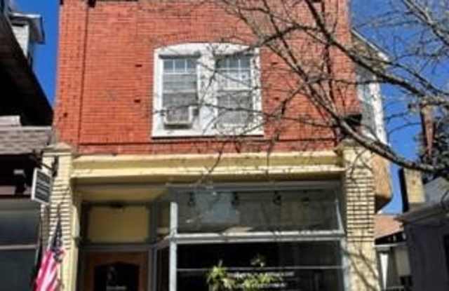 11 E BUTLER PIKE