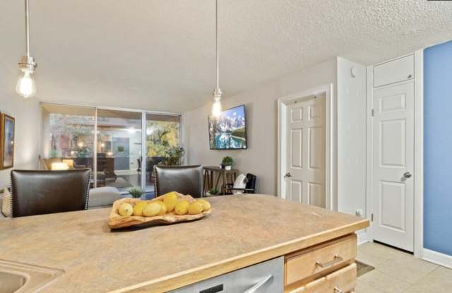 Photo of 909 Logan St