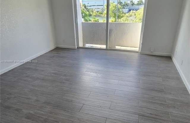 Photo of 11110 SW 196th St