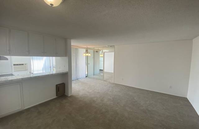 Upgraded Dual Primary Suite! Water/Sewer/Trash Included!! - 6924 Hyde Park Drive, San Diego, CA 92119