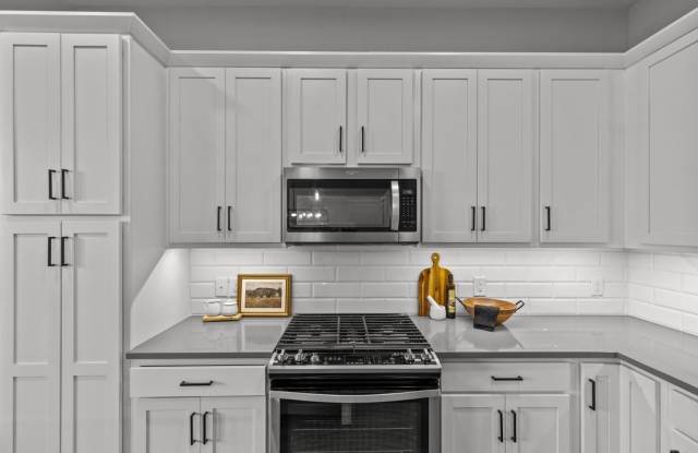 Prime Southend 2-Bed, 2.5-Bath Condo