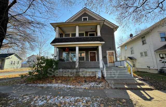 903 Cottage Avenue