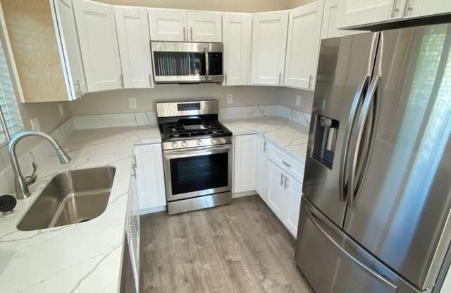 4BD/2BA on Montezuma, Nice Patio!