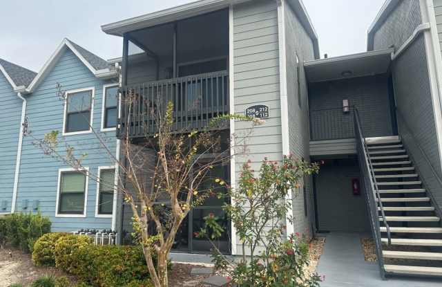 ** Move in Special HALF off your first months rent** NEWLY renovated 2 bedroom/1 bath condo in Casselberry!!