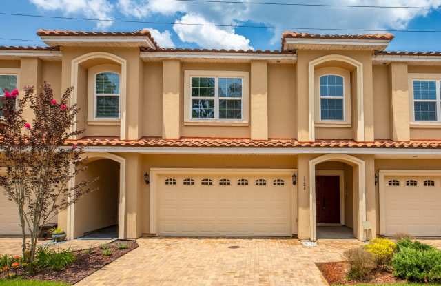Photo of Great townhome with 2 car gargar and washer/dryer