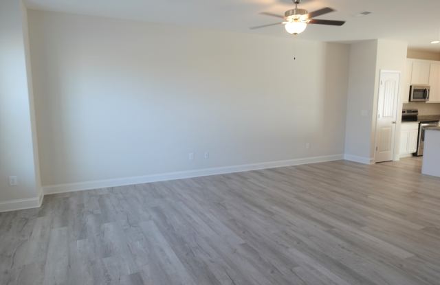 128 Creekland Way - 1