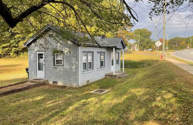 This is a Must See!!! Cute and Cozy One Bedroom Home in Gastonia! - 2031 Bessemer City Road, Gastonia, NC 28052