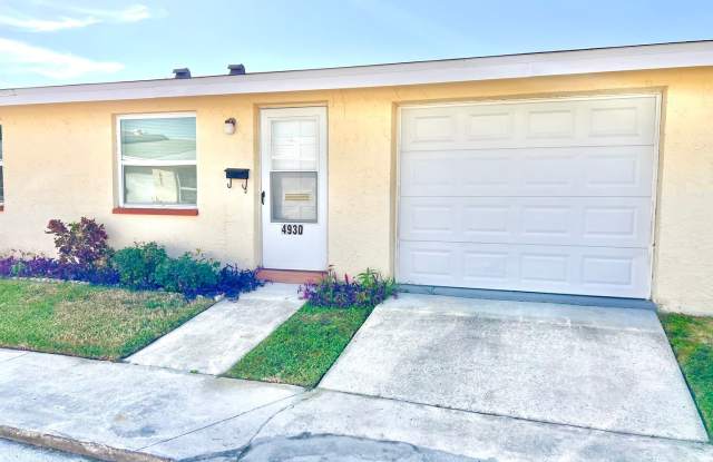 Photo of Adorable Fully Renovated 2BD/1BTH Villa in 55+ Community