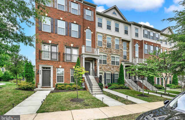 Photo of 2557 CAMPUS Way N