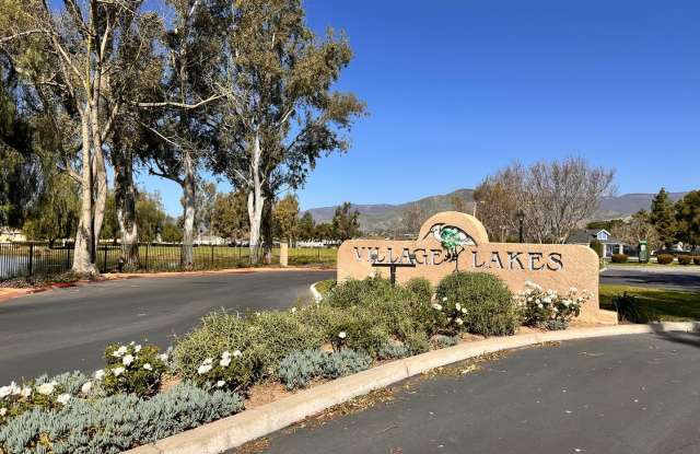 2bd/2ba Home - Village Lakes Community