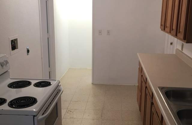 2 bedroom 1.5 bathroom duplex - Mills Addition
