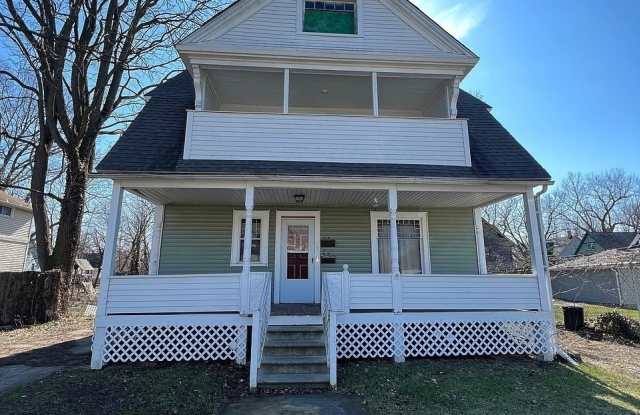 Photo of 220 Lake Avenue unit: Up