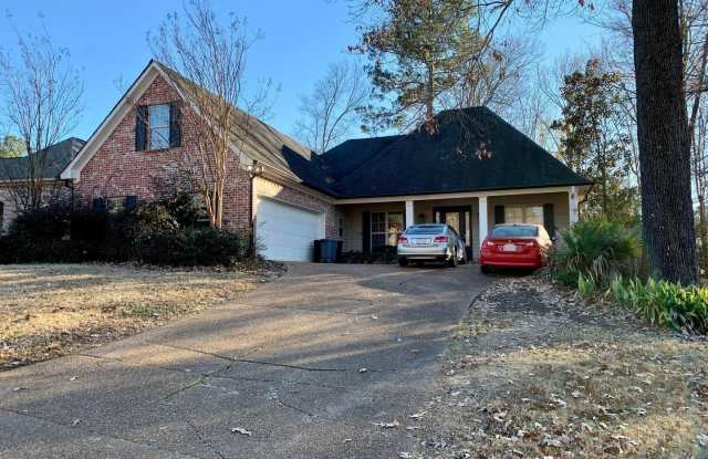 427 Meadowgreen Ln - 427 Meadowgreen Lane, Madison County, MS 39046