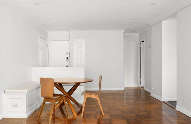 233 E 70TH Street unit: 3S