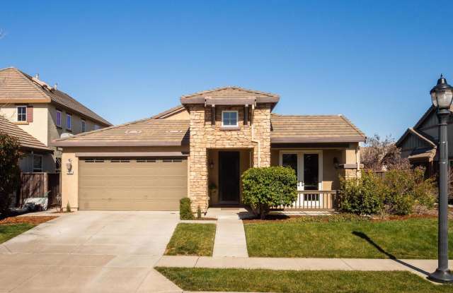 Beautiful single story/3 bed/2bath plus office Home for Rent in Woodland