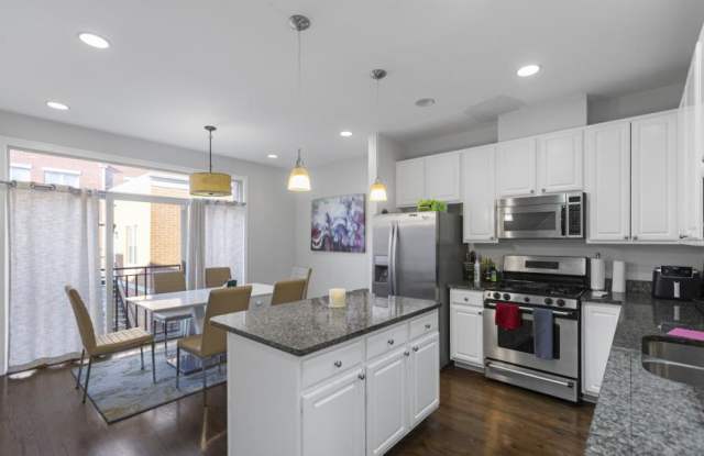 720 West Evergreen Ave.