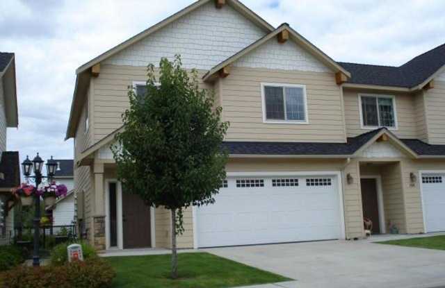 Willow Lake Loop Townhome - 888 West Willow Lake Loop, Coeur d'Alene, ID 83815