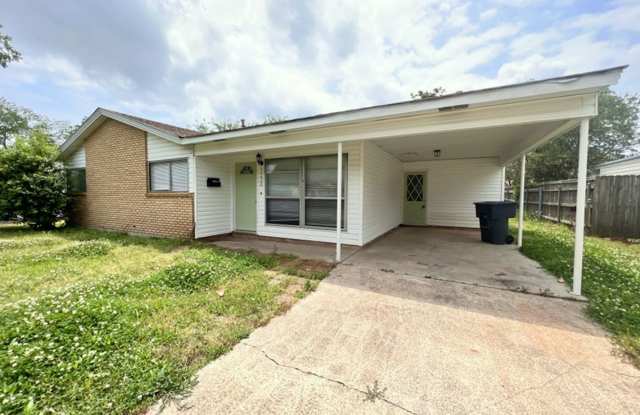 3220 Gay Blvd