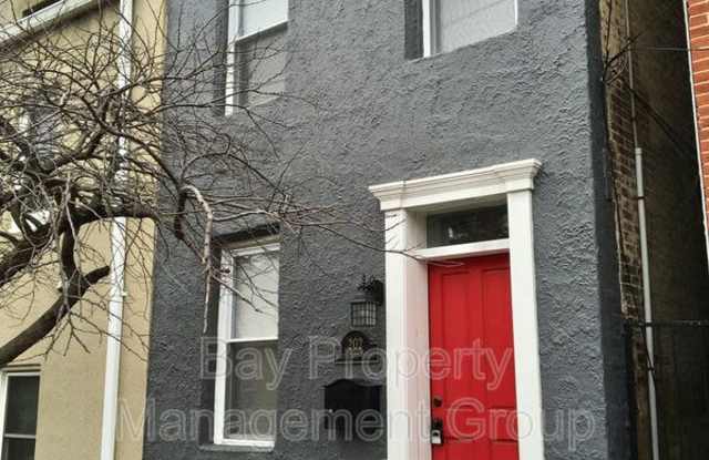 202 E Cross St