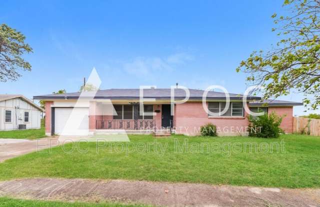 2807 Hillside Dr