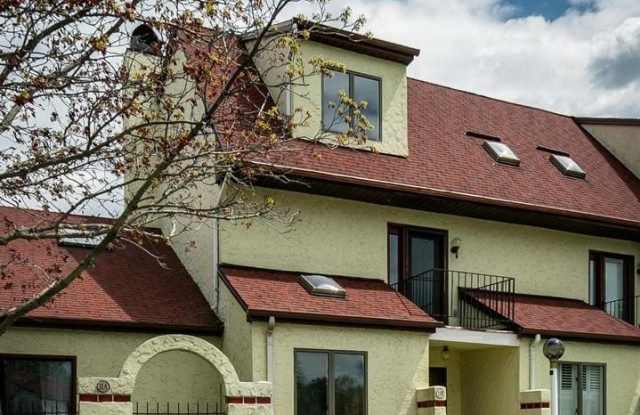 Photo of 11-B QUEEN ELIZABETH CT #B