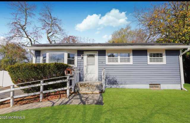 Photo of 435 Applegate Avenue