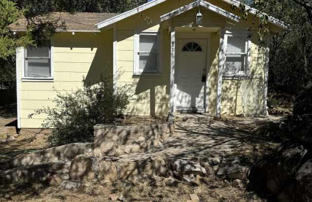 Photo of 818 W Rosser Street