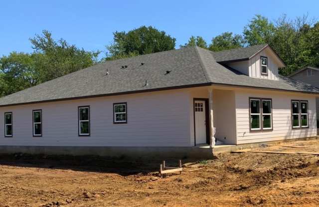 613-615 W Elm Street