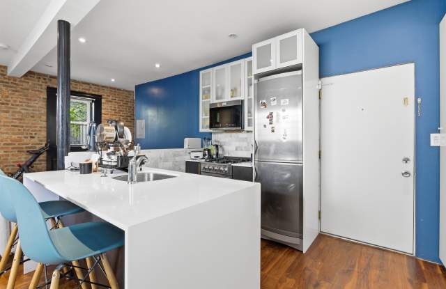 Photo of 158 NEW YORK AVE