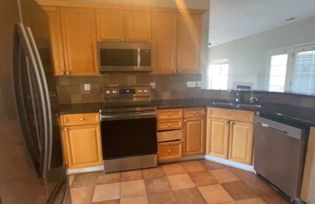 Room in 4 Bedroom Home at Hampton Pl Dr