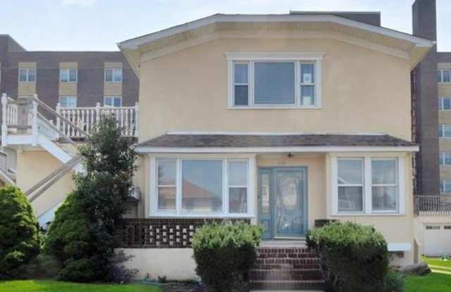 Photo of 636 W Penn Street unit: 2Nd Floor