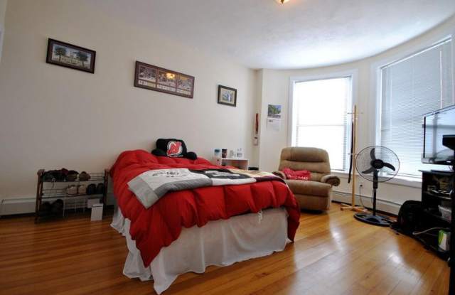 Brighton 3 Bed – Heat & Hot Water Included – Renovated – No Fee