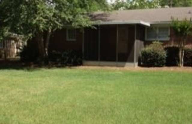 Close to Colonial Mall - 1203 West Park Avenue, Valdosta, GA 31602