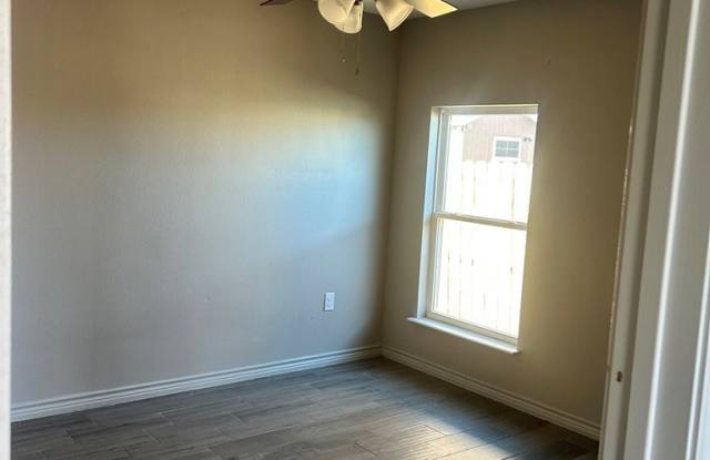 2458 De Leon Dr