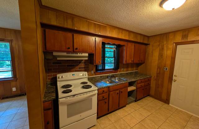 3 Bedroom, 1.5 Bath Home with HVAC  Fenced Backyard