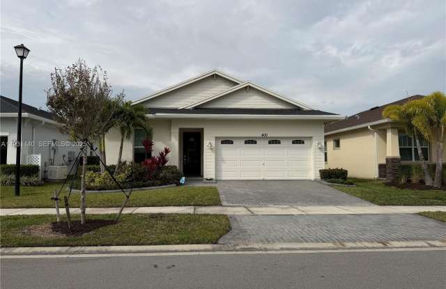 Photo of 400 SE Mulberry Way