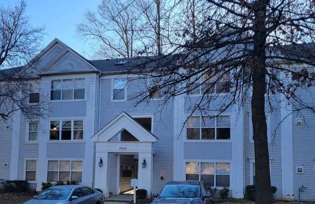 Ground Level 3 + 2 Spacious Updated condo