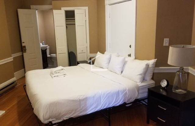Photo of 14 Bay State Rd #3R Boston MA 02215