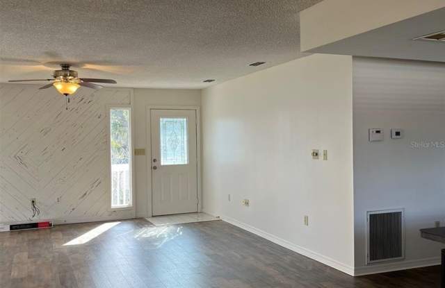 141 LAKE SHORE DRIVE N