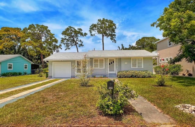 2127 HAWTHORNE STREET - 2127 Hawthorne Street, Sarasota, FL 34239