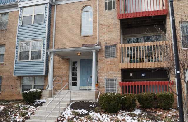 3 Bedroom Home With Waterfront Views!
