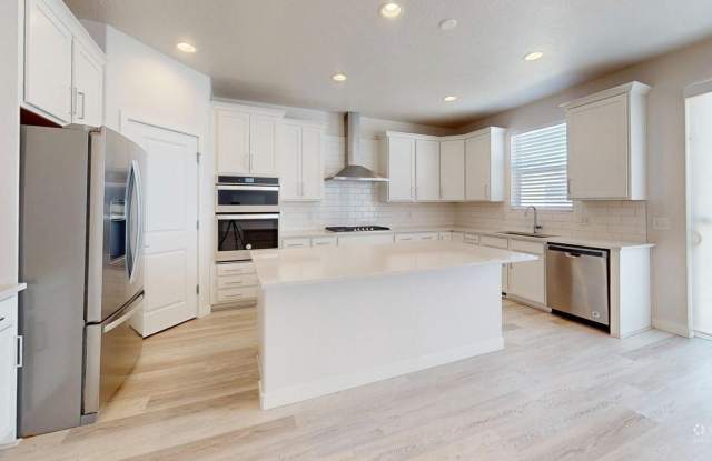 Fabulous 5-Bedroom Corner House with Large Yard