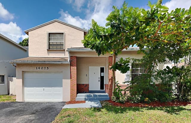 14075 Langley Pl - 14075 Langley Place, Davie, FL 33325