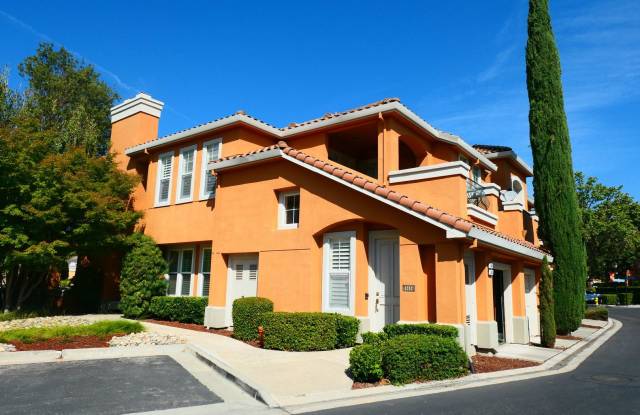 3 bedroom 2 bath townhome inside Silver Creek Valley Country Club! - 5393 Silver Vista Way, San Jose, CA 95138