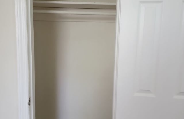 2 BR 1 Full Bath Duplex Virginia Place