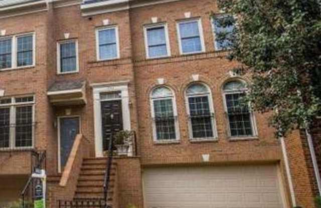 1530 North Colonial Terrace